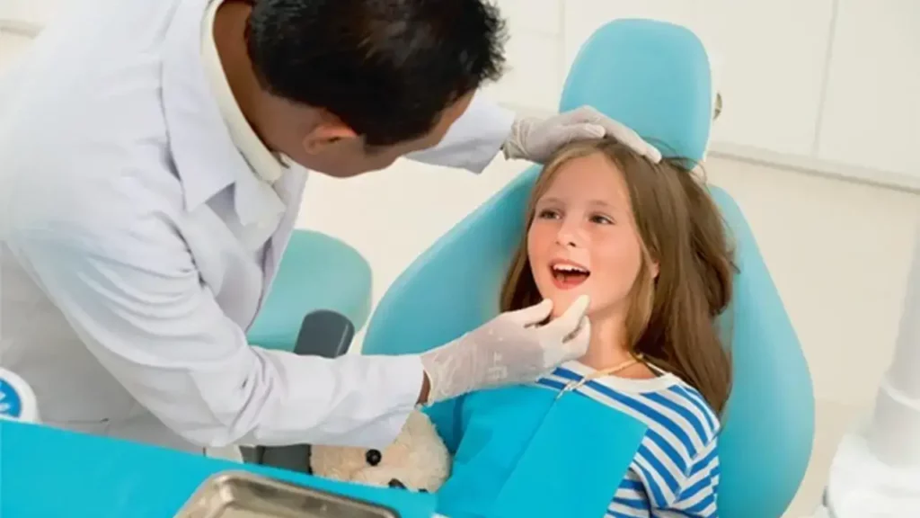 معاینه دندان ها توسط بهترین متخصص ارتودنسی